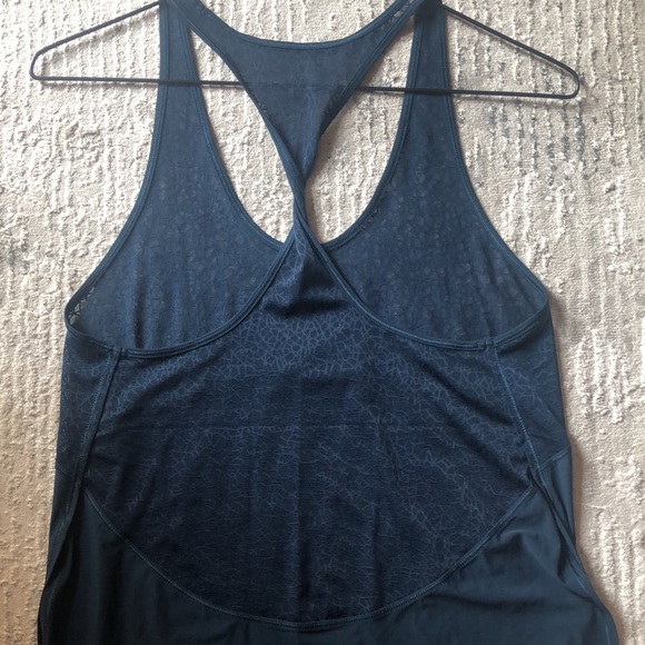 Lululemon Twist and Train Tank - Picture 6 of 9